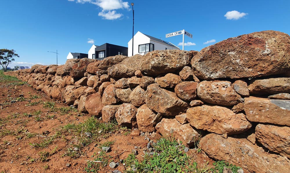 Dry-stone wall Olivia, Truganina